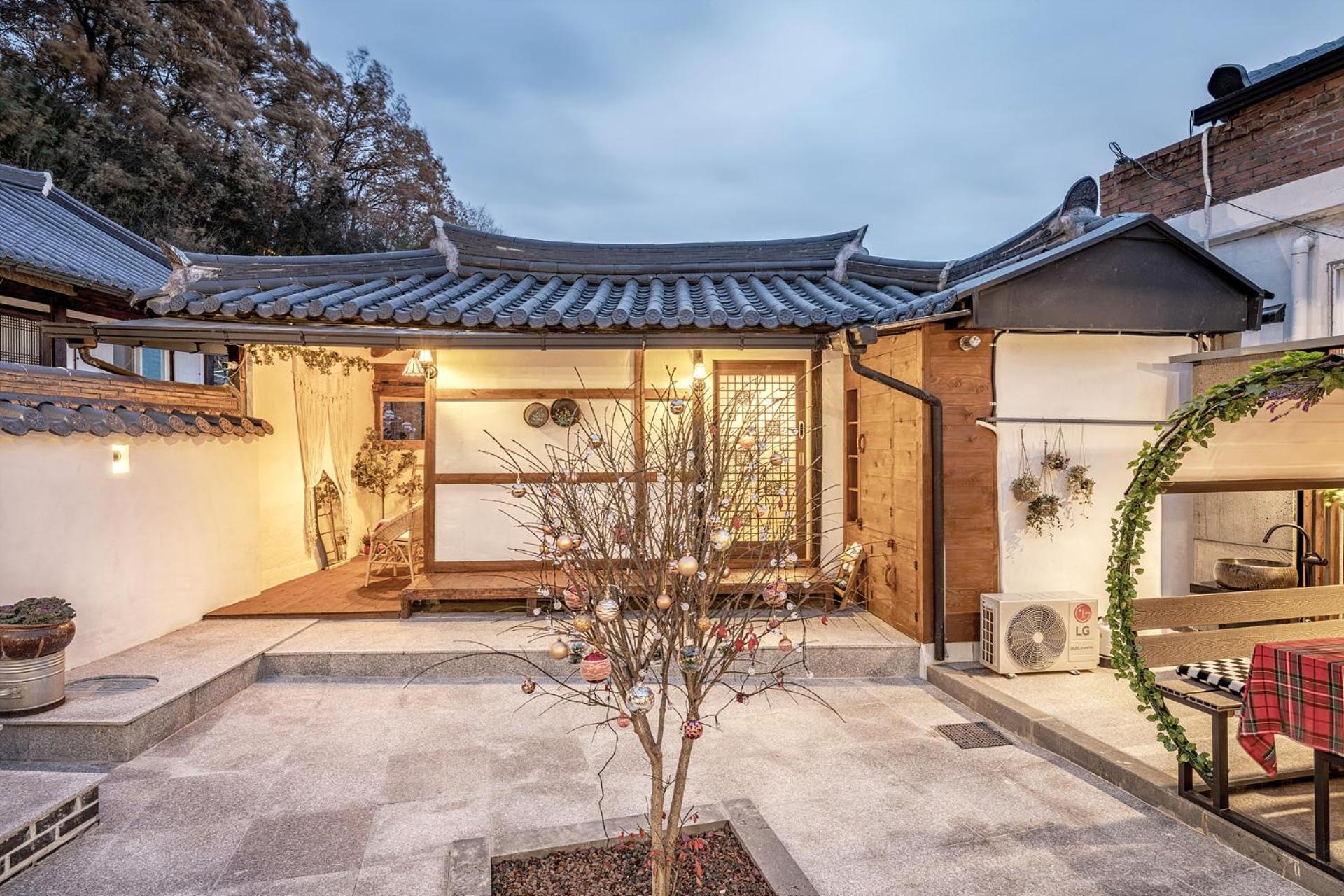 And Spring Hotel Jeonju Buitenkant foto