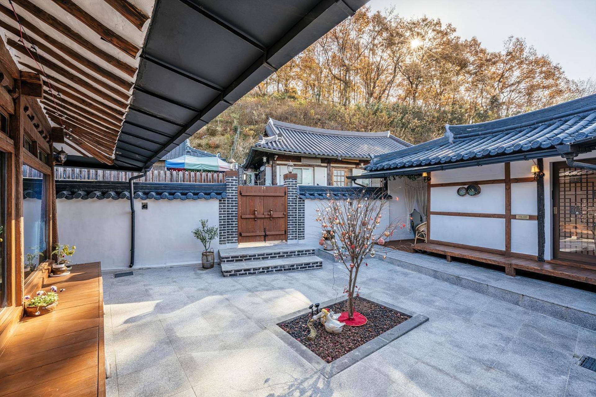 And Spring Hotel Jeonju Buitenkant foto